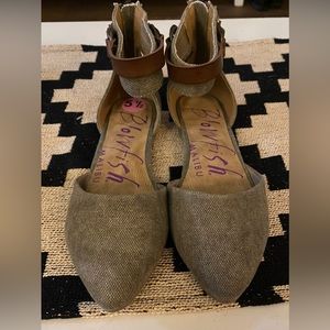 Blowfish Malibu Taupe, Tweed, close toed flat shoes.